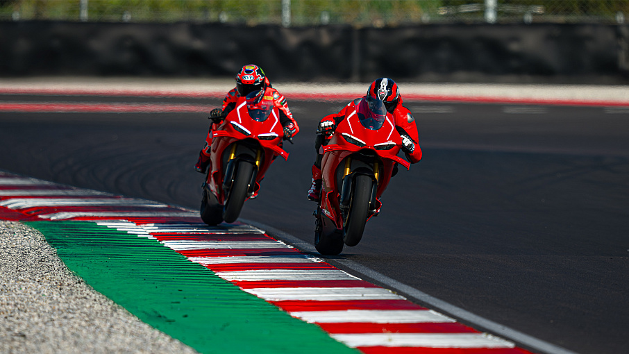 Panigale V4 R