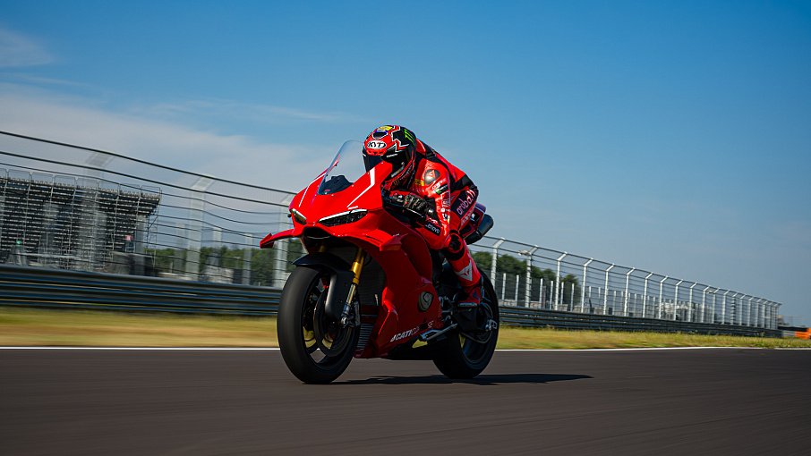Panigale V4 R