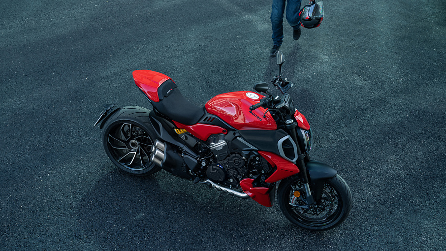 Diavel V4